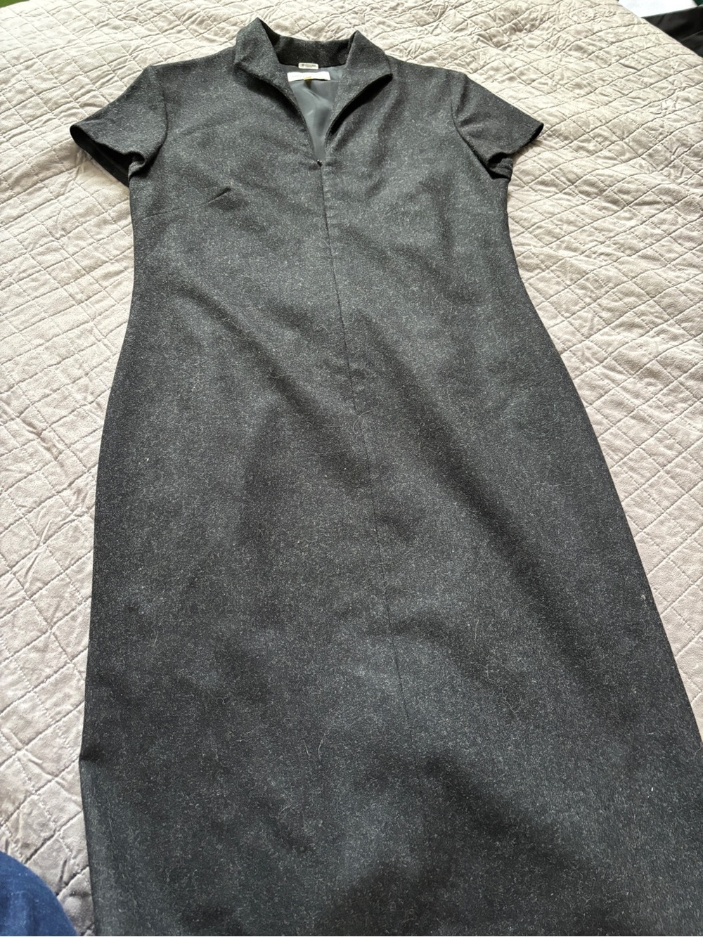 C um Monde Camieu Classic black cap Sleeve Sheath Dress wool modern size 40